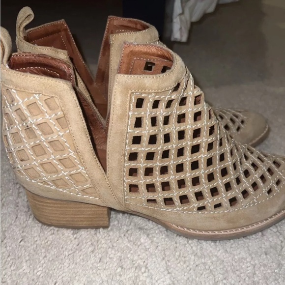 Jeffrey Campbell  Woman's Bolton Perforated Brown Leather Booties Size 8.5 - Picture 5 of 5